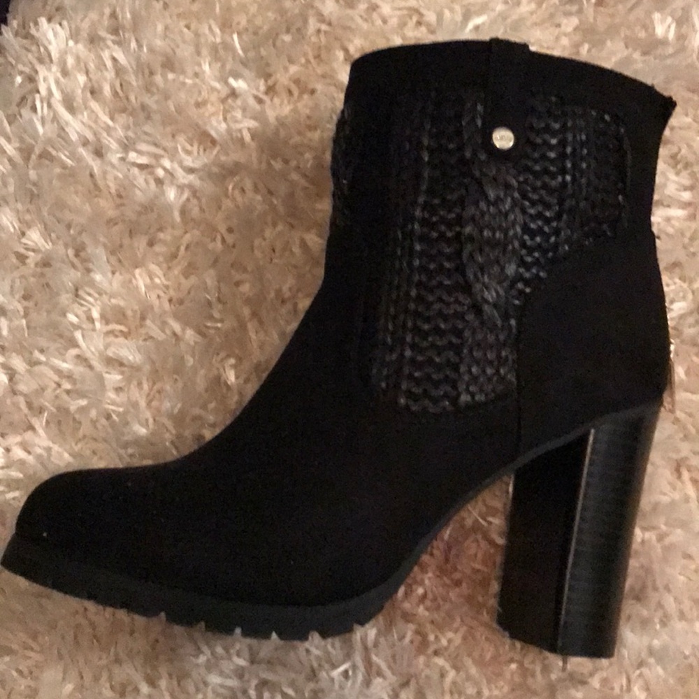 Black Juicy Boots - Picture 2 of 3